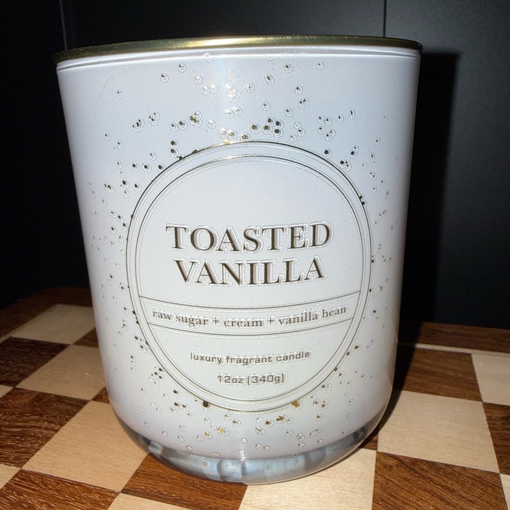 Bellevue Toasted Vanilla 12 oz Double Wick Candle New White Glass Jar